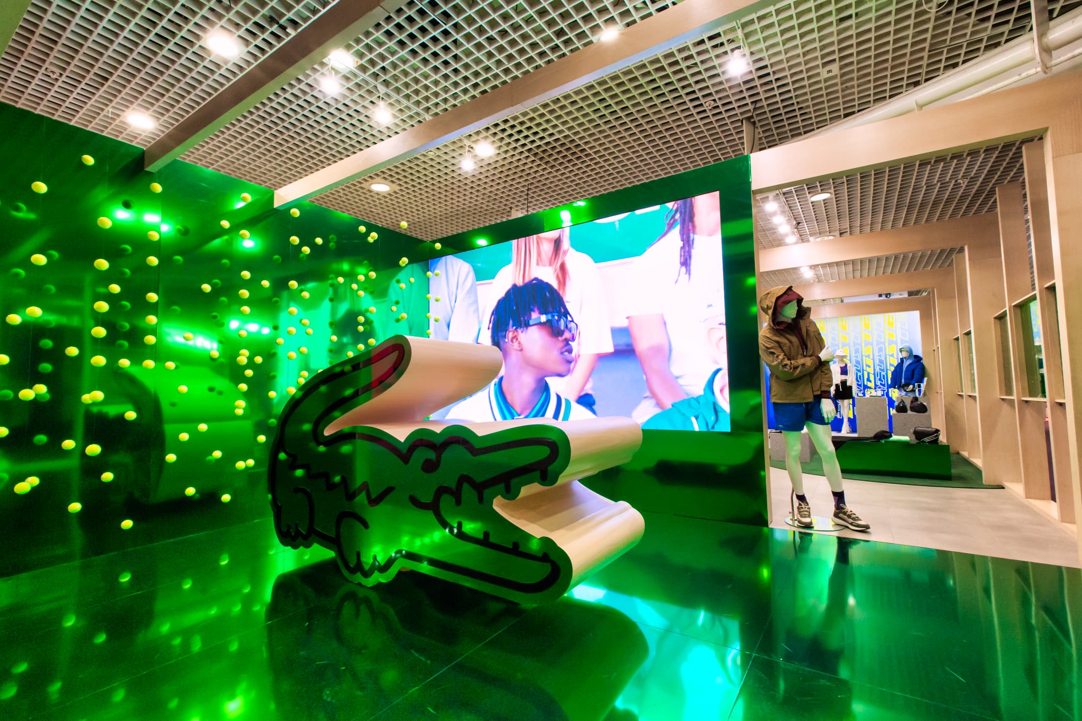 1_Exhibit-Group_Expertise_Stand_Lacoste_TFWA_option2