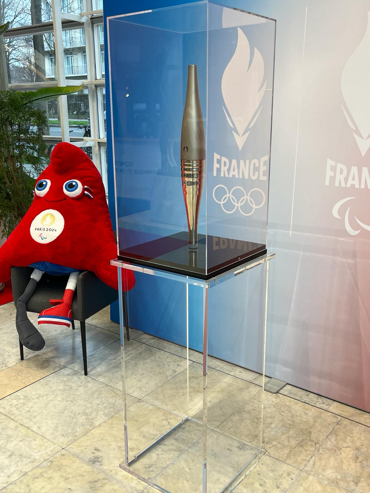 4_Exhibit-Group_Expertise_Volume_capot-flamme-olympique