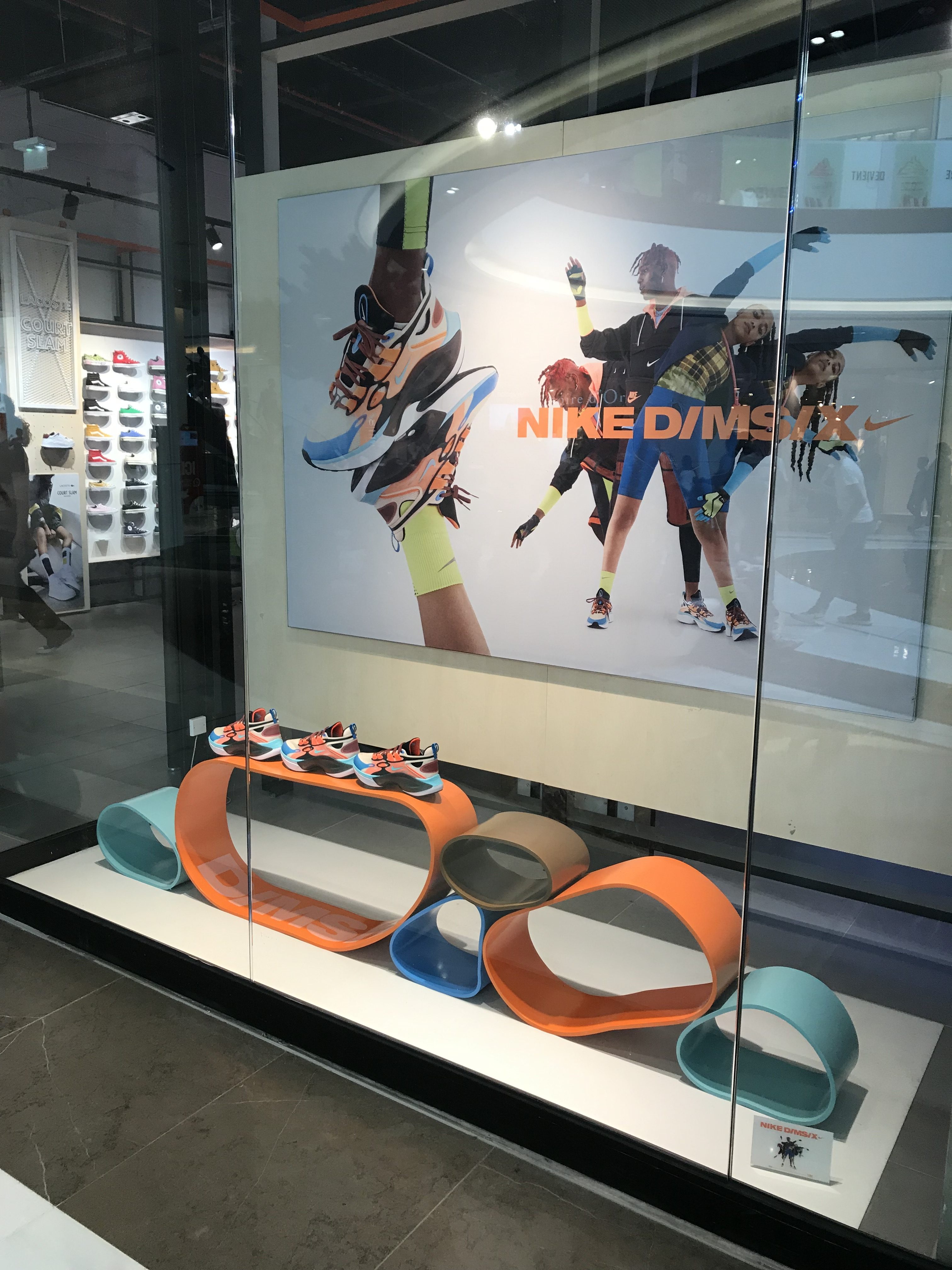 6_Exhibit-Group_Expertise_Volume_glass-Nike